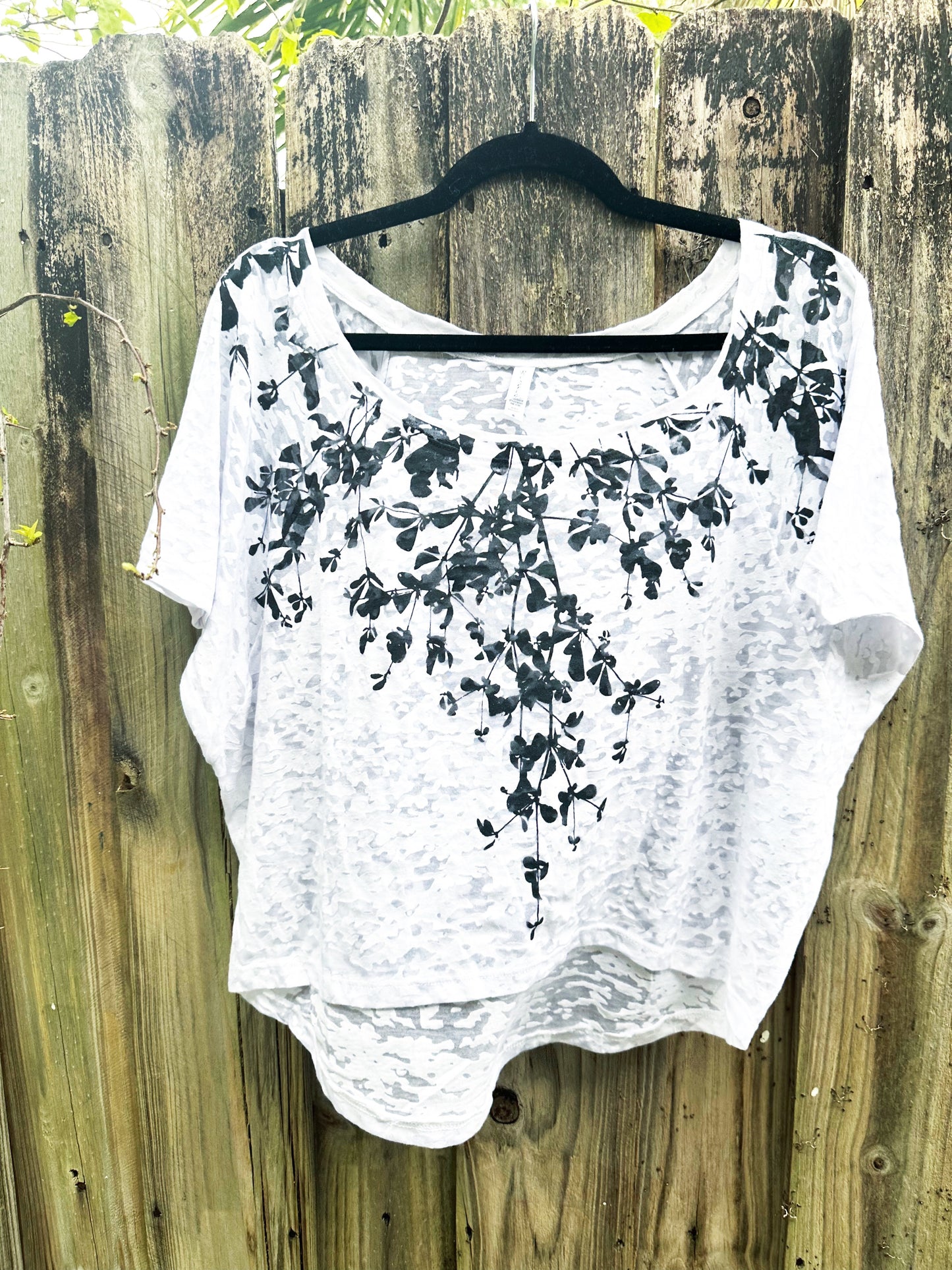 Leafy Burnout Tee-White