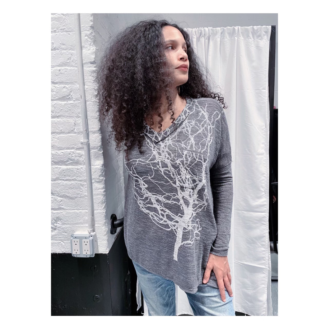Indigo Lemon Tree Root Vneck Long Sleeve- Charcoal